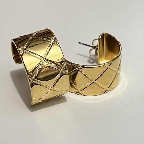 Chunky Metal Indented Textured Criss Cross Hoop Gold Statement Earrings - Picture 1 of 5